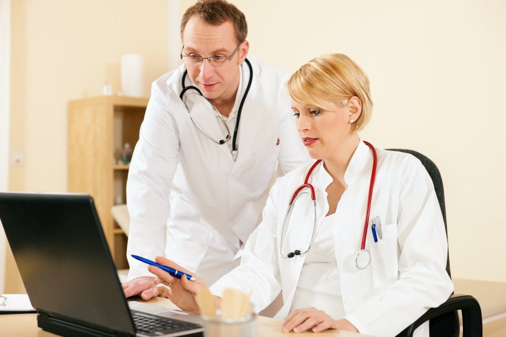 Doctors looking at the laptop