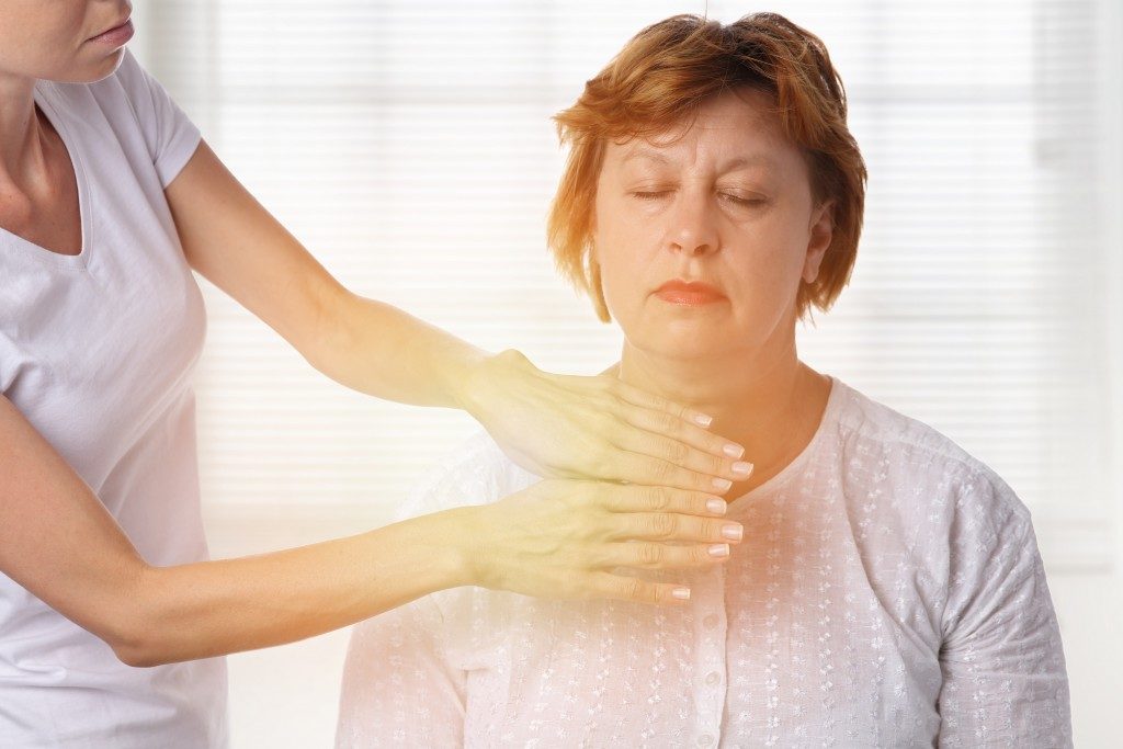 Woman having a reiki treatment