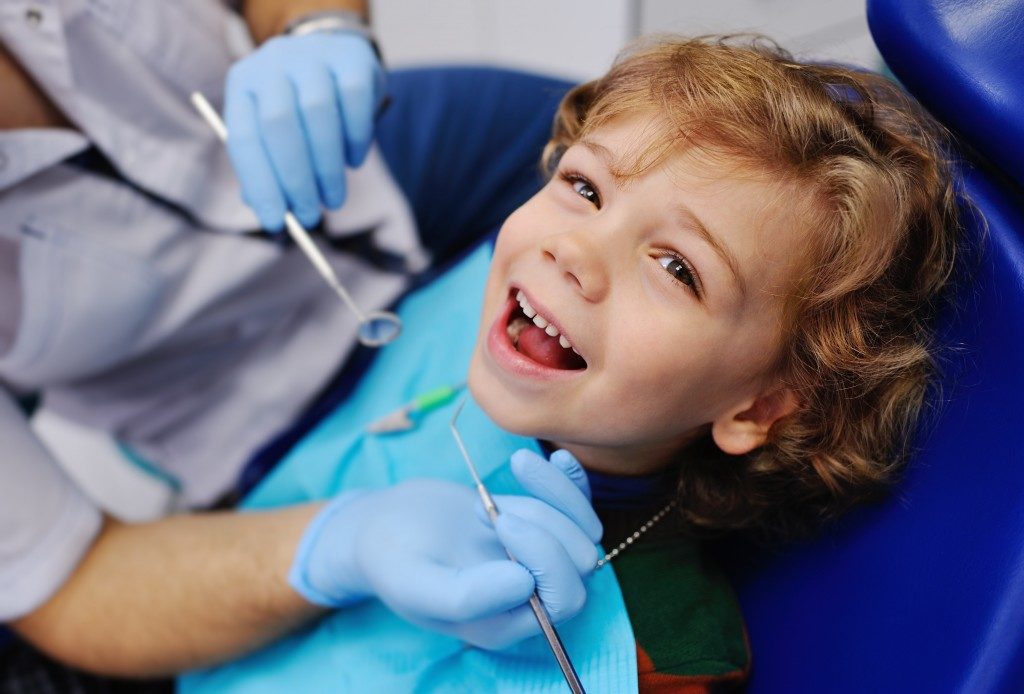 Dentist checking child's teeth