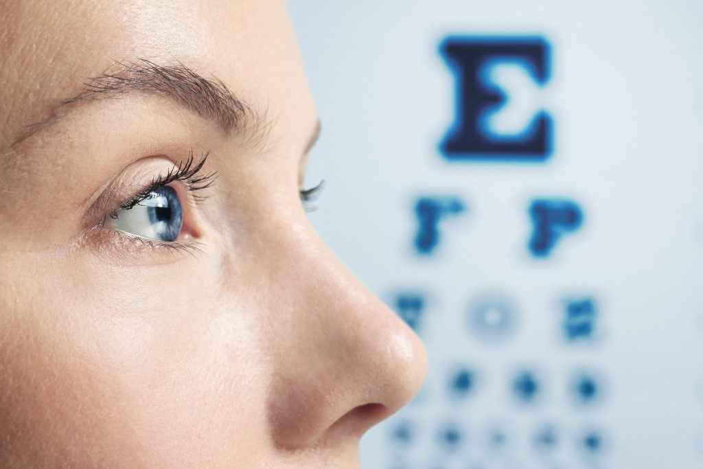 Woman for eye test